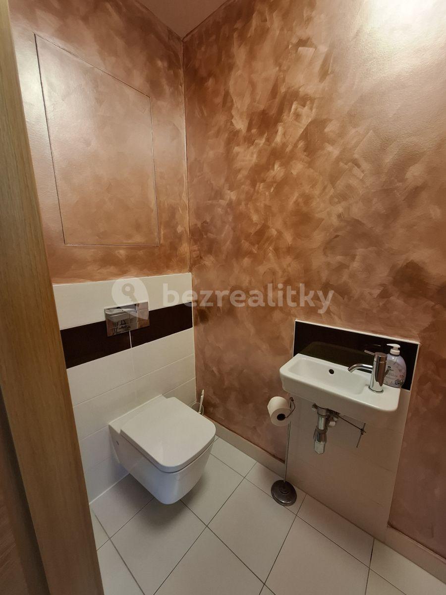 Prenájom bytu 3-izbový 74 m², Landererova, Bratislava - mestská časť Staré Mesto, Bratislavský kraj