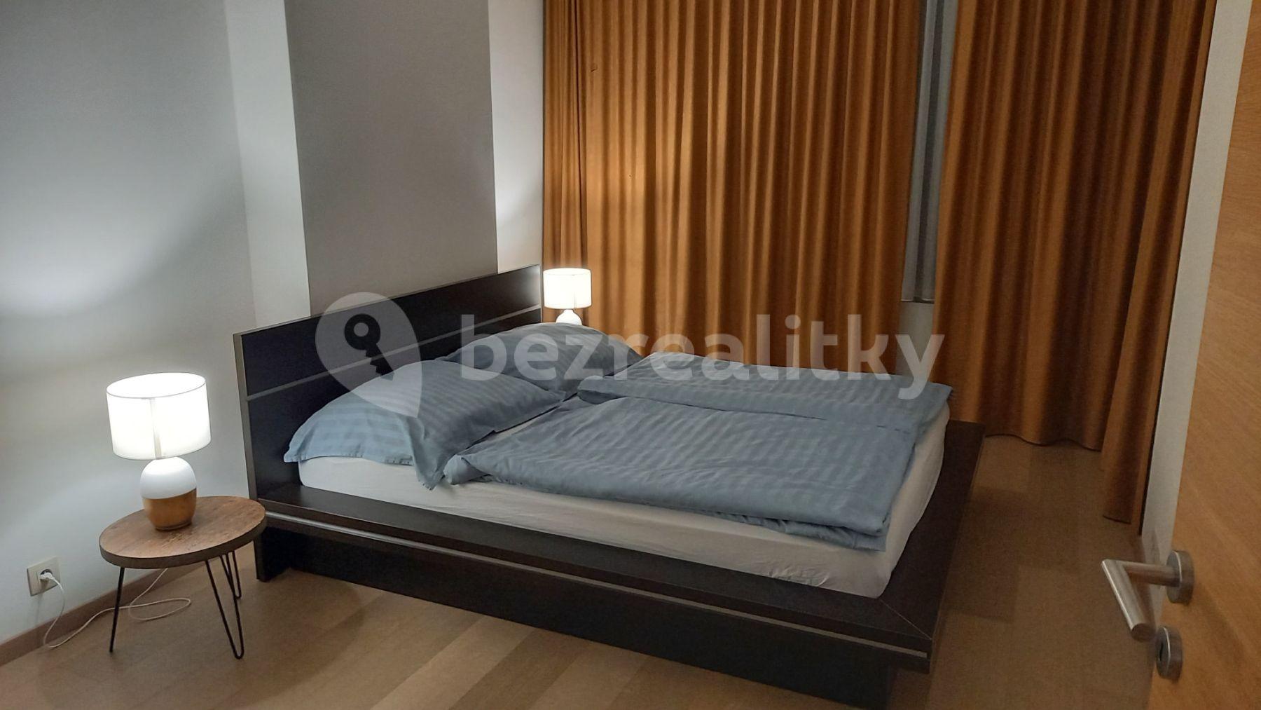 Prenájom bytu 3-izbový 74 m², Landererova, Bratislava - mestská časť Staré Mesto, Bratislavský kraj