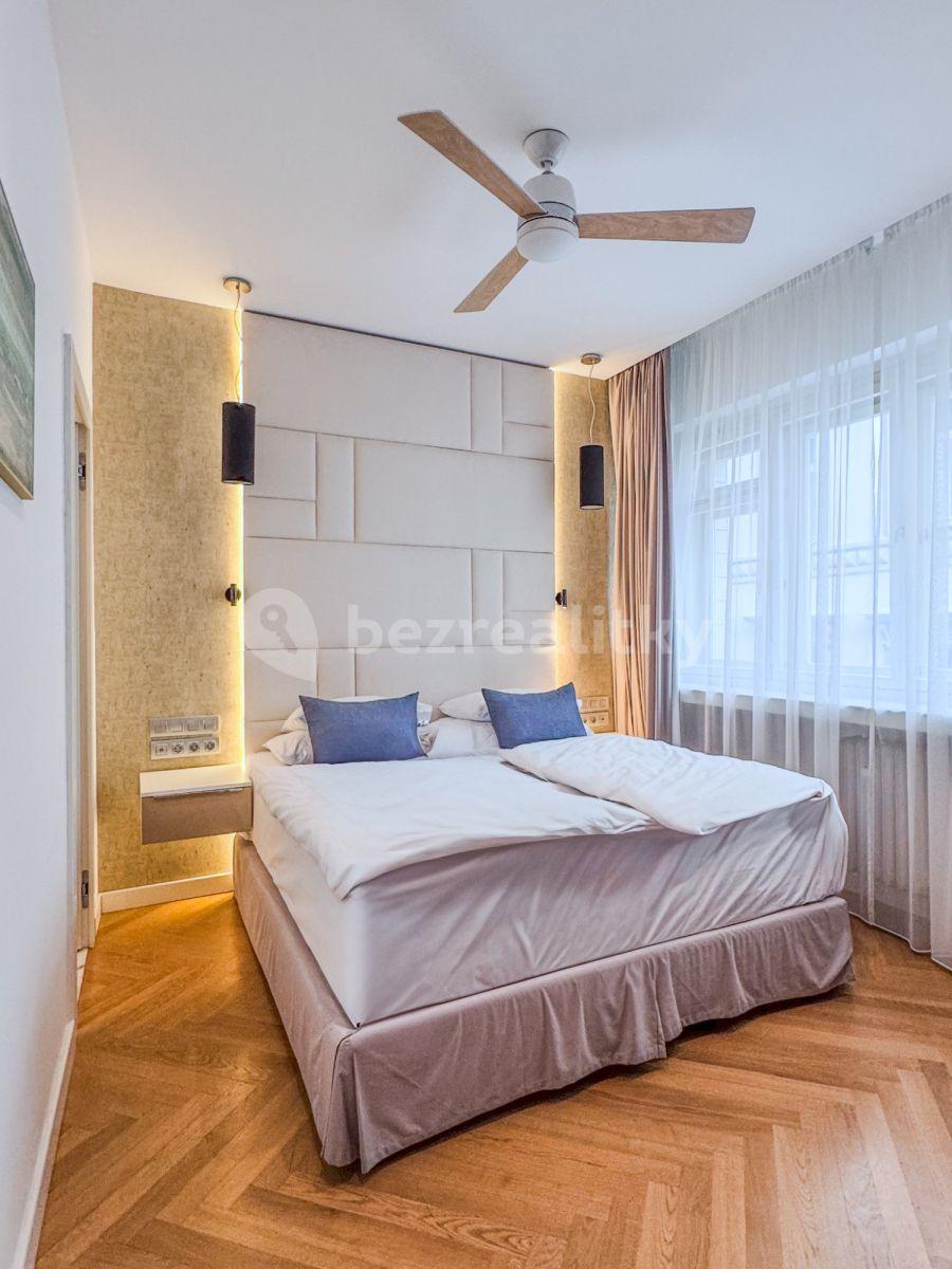 Prenájom bytu 2-izbový 46 m², Rybná, Praha, Praha