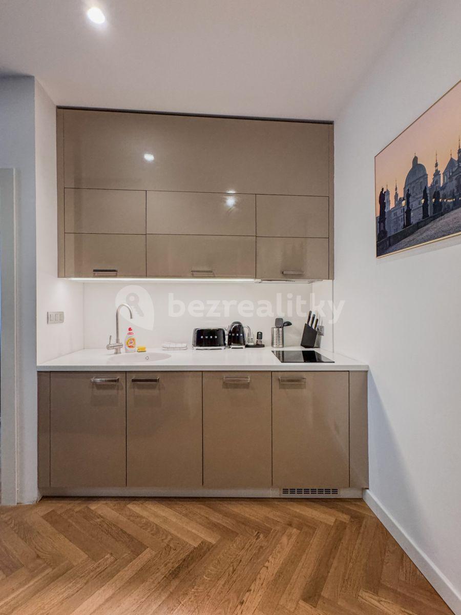 Prenájom bytu 3-izbový 56 m², Rybná, Praha, Praha