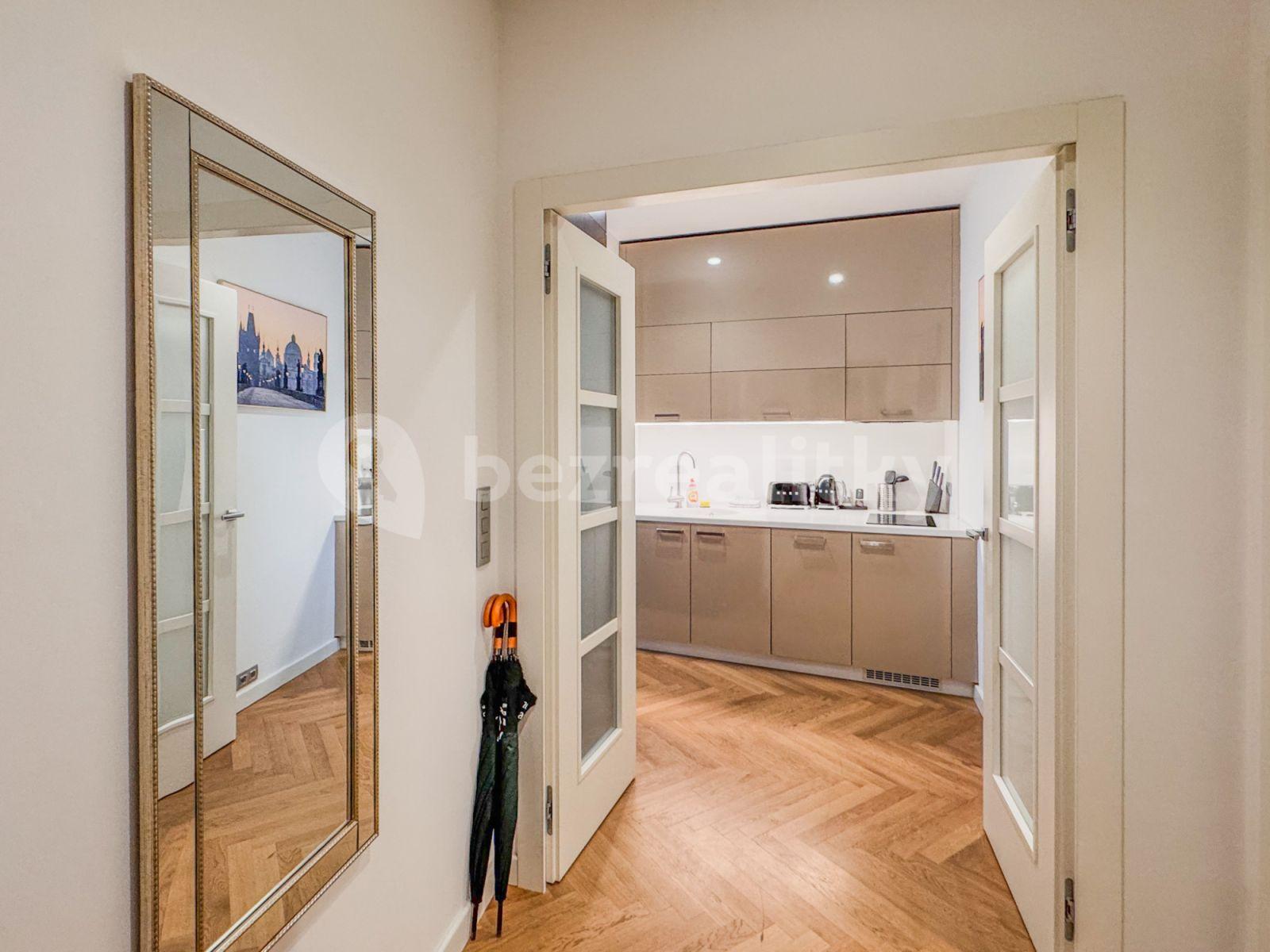 Prenájom bytu 3-izbový 56 m², Rybná, Praha, Praha