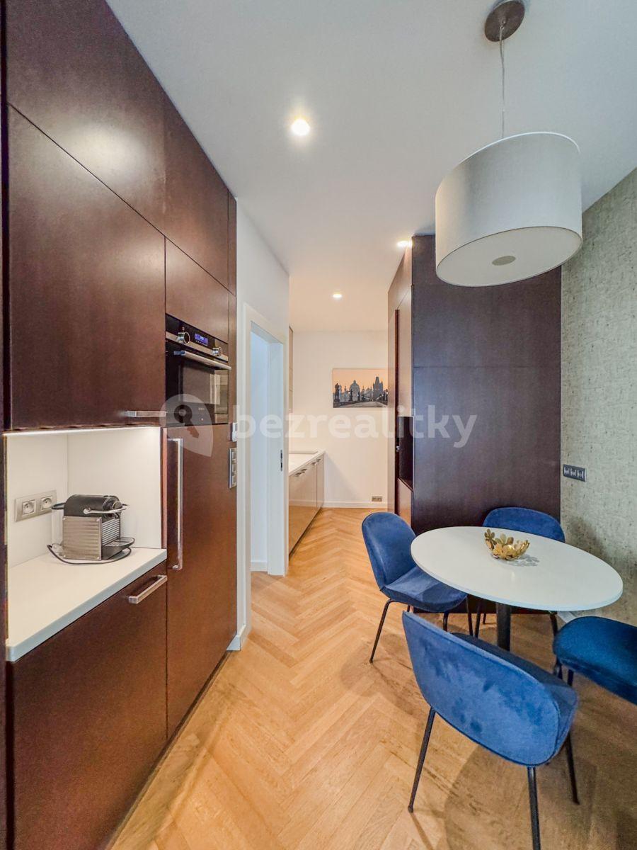 Prenájom bytu 3-izbový 56 m², Rybná, Praha, Praha