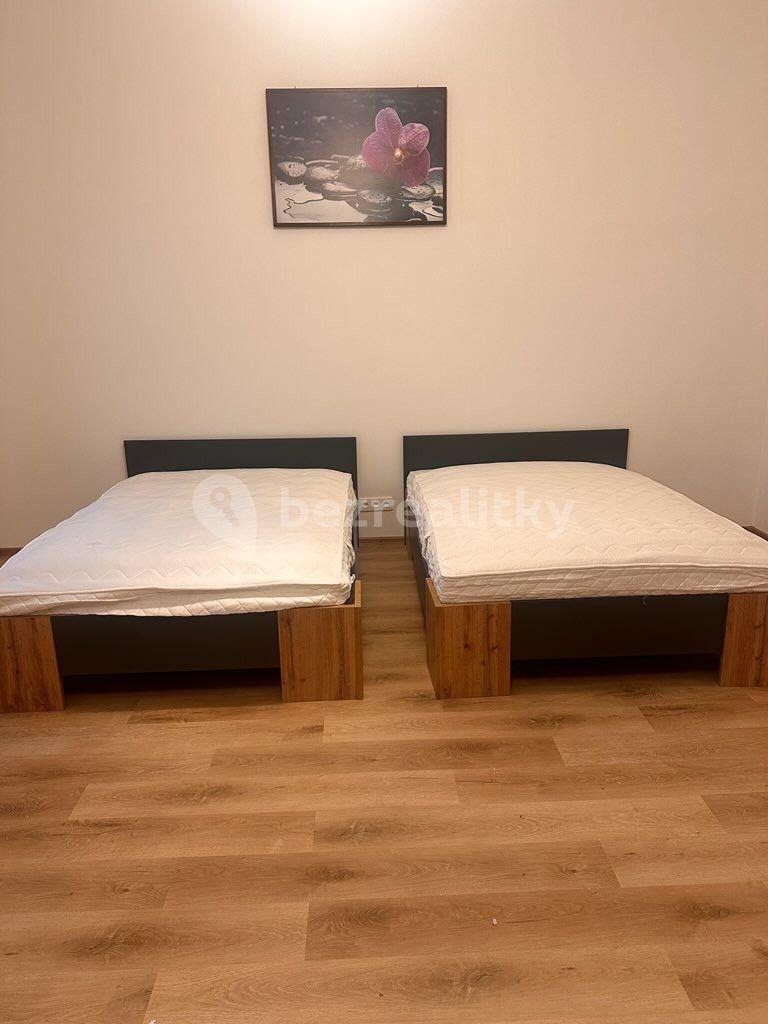 Prenájom bytu 1-izbový 40 m², Ječná, Praha, Praha