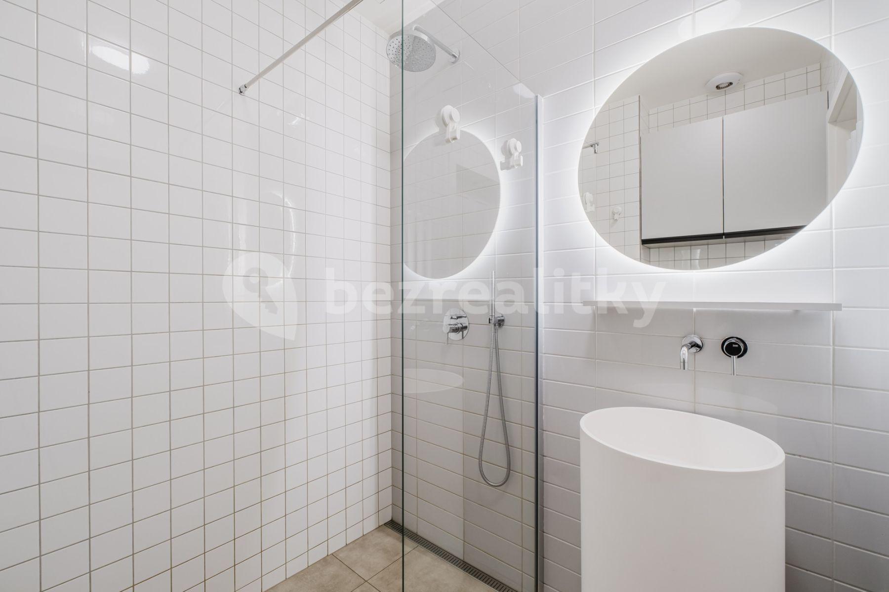 Prenájom bytu 2-izbový 54 m², Chodská, Praha, Praha