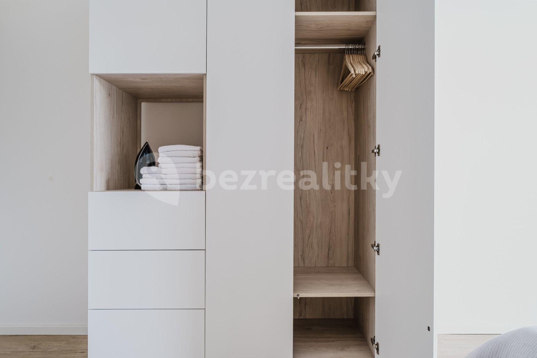 Prenájom bytu 2-izbový 54 m², Chodská, Praha, Praha