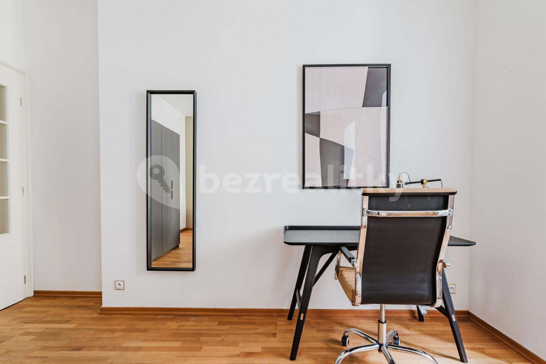 Prenájom bytu 3-izbový 101 m², Dlouhá, Praha, Praha