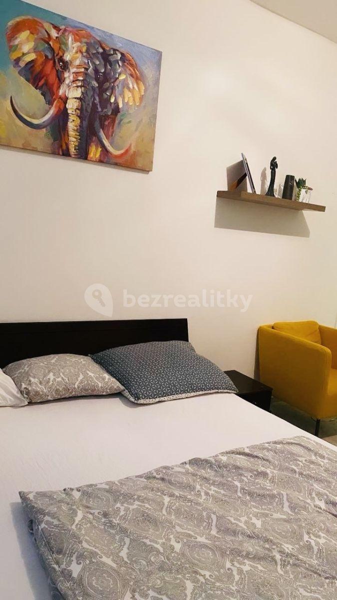 Prenájom bytu 2-izbový 55 m², Přemyslovská, Praha, Praha