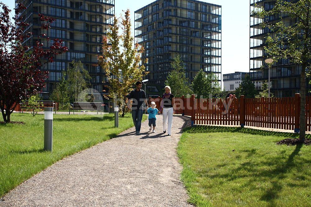 Prenájom bytu 3-izbový 100 m², Ke Kapslovně, Praha, Praha