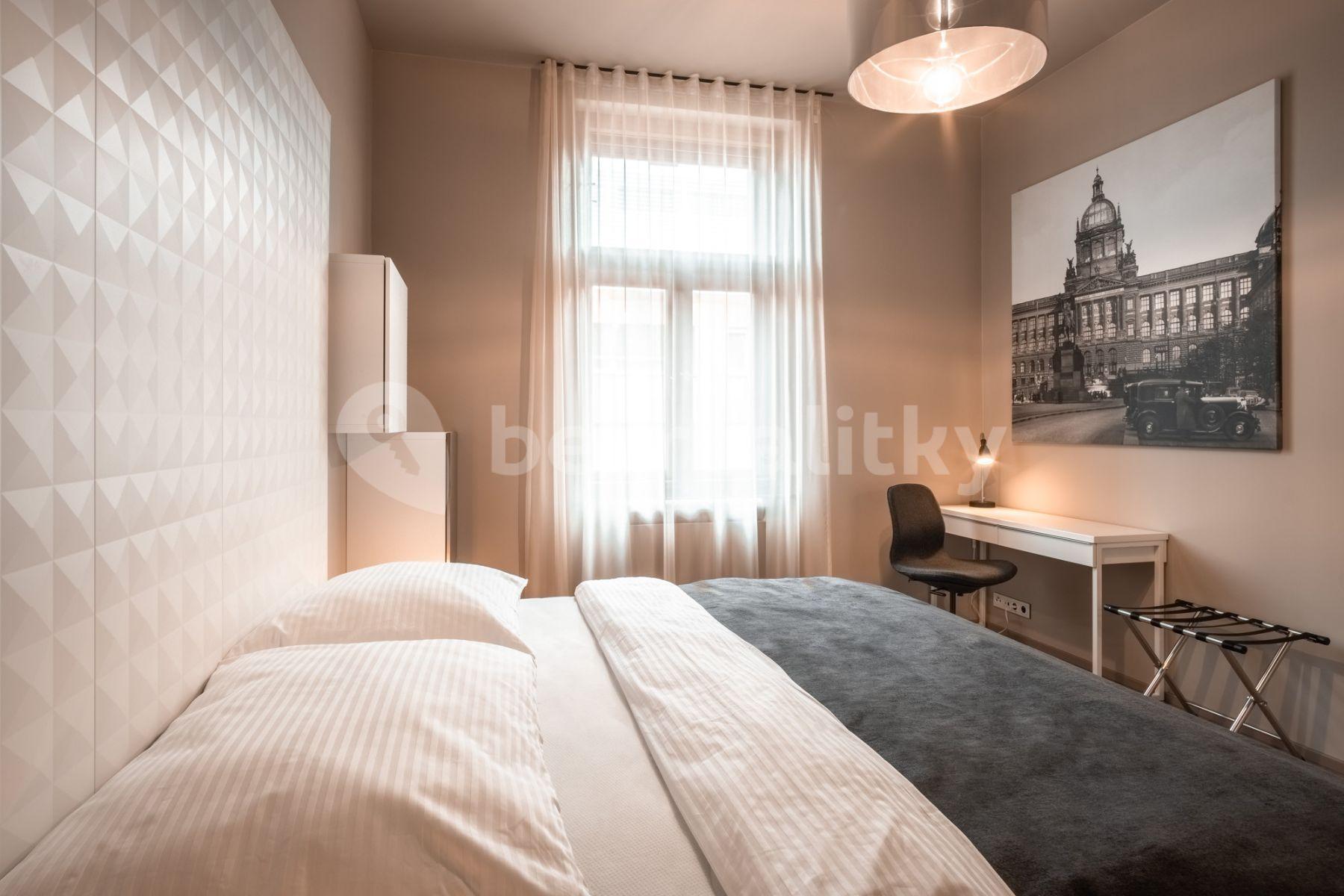 Prenájom bytu 2-izbový 47 m², Římská, Praha, Praha