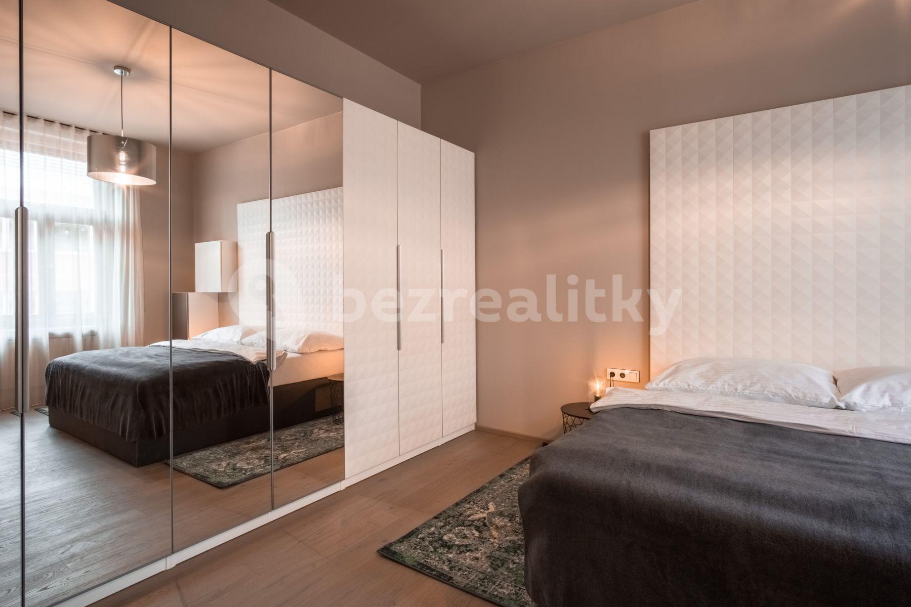 Prenájom bytu 2-izbový 47 m², Římská, Praha, Praha