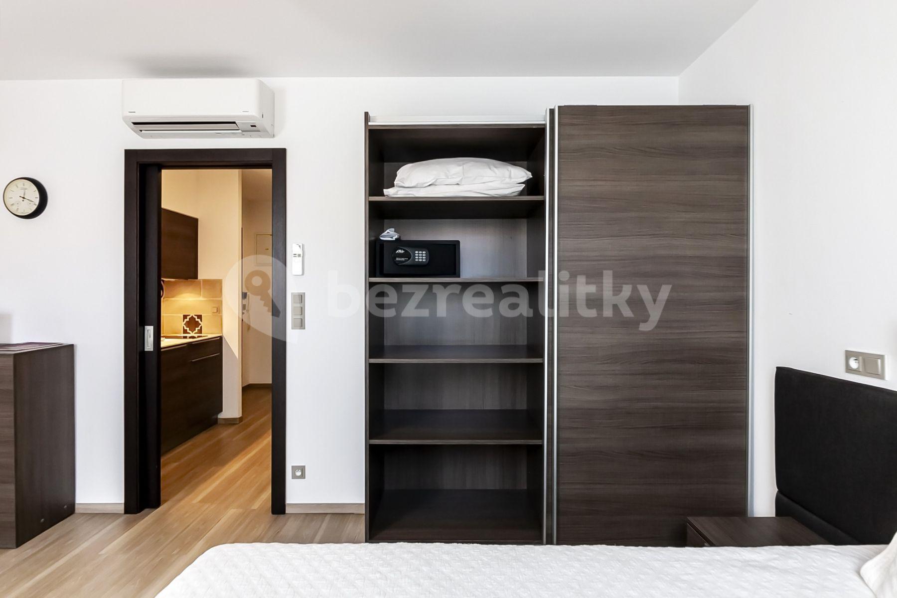 Prenájom bytu 1-izbový 30 m², Legerova, Praha, Praha