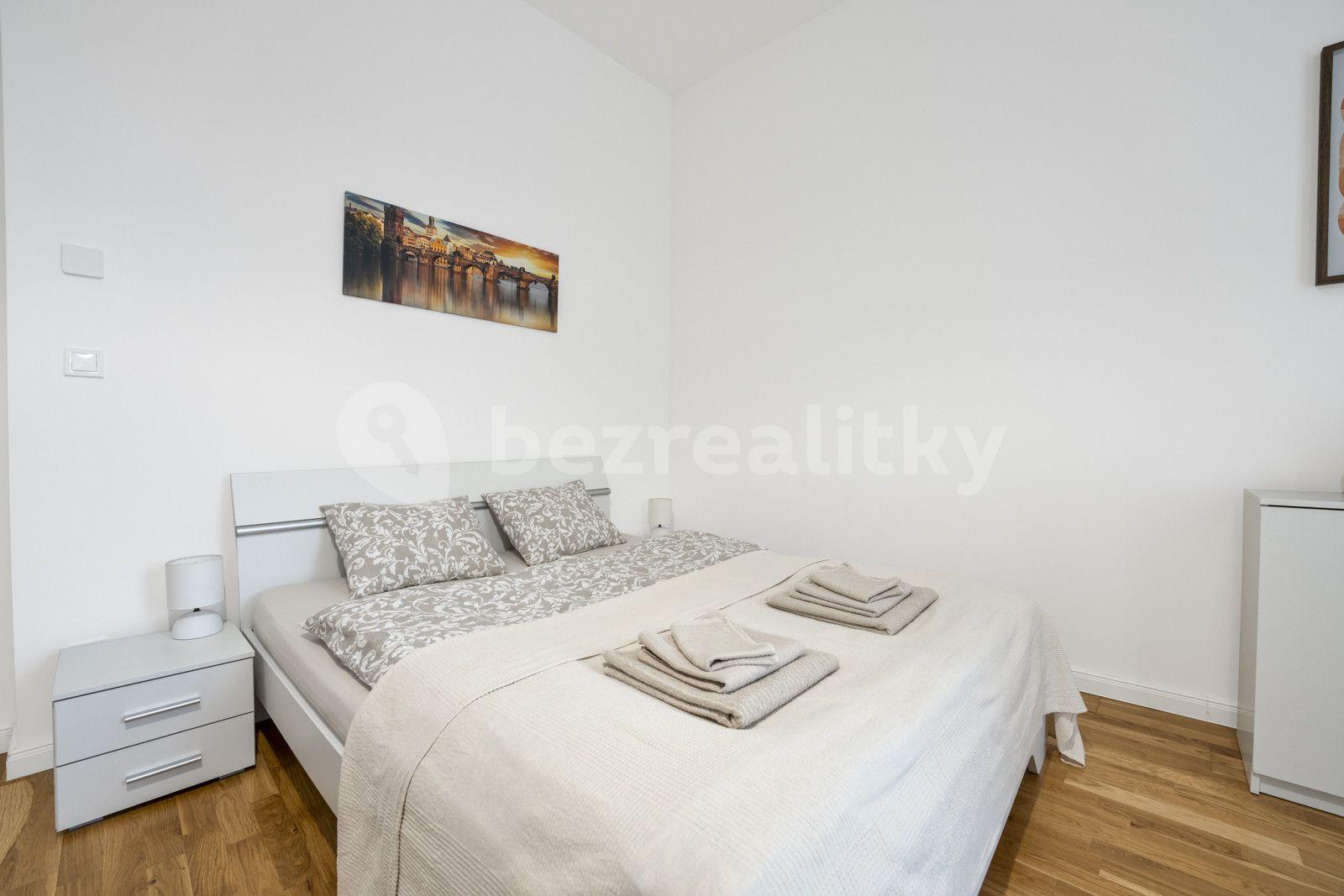 Prenájom bytu 1-izbový 30 m², Petrská, Praha, Praha