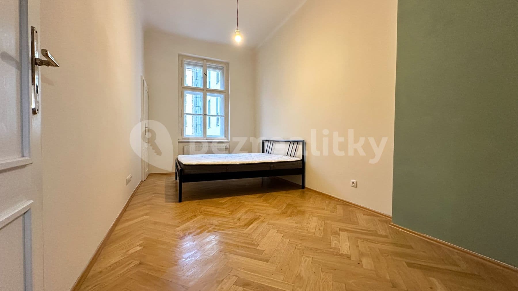 Prenájom bytu 1-izbový 13 m², Mánesova, Praha, Praha