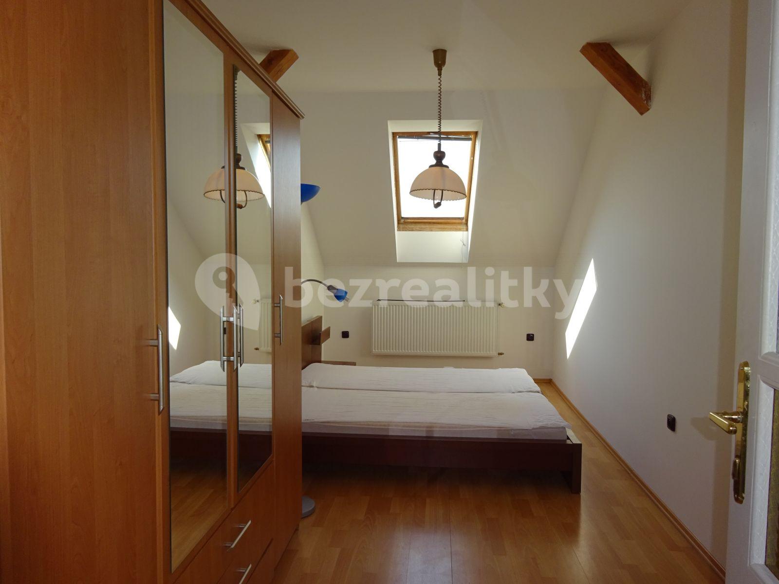 Prenájom bytu 3-izbový 103 m², Zapova, Praha, Praha