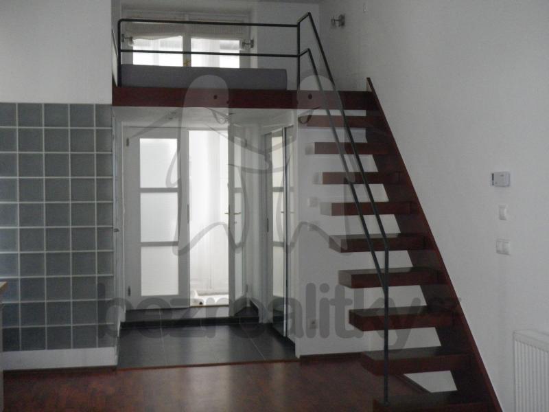 Prenájom bytu Garsoniéra 40 m², Dlouhá, Praha, Praha