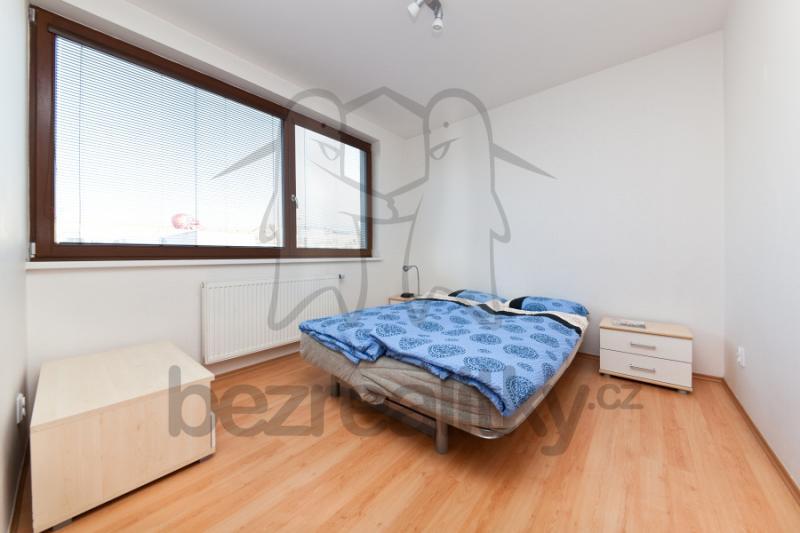 Prenájom bytu 3-izbový 84 m², Osadní, Praha, Praha