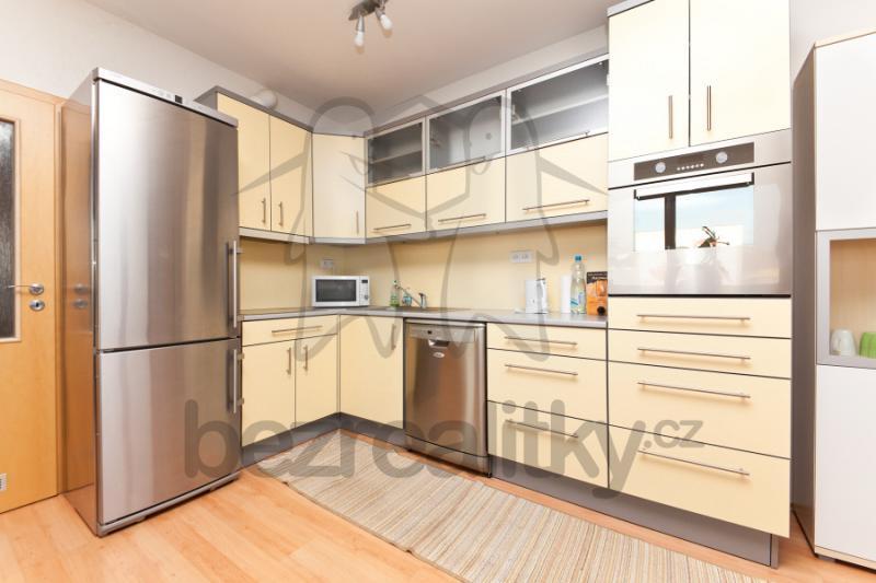 Prenájom bytu 3-izbový 84 m², Osadní, Praha, Praha