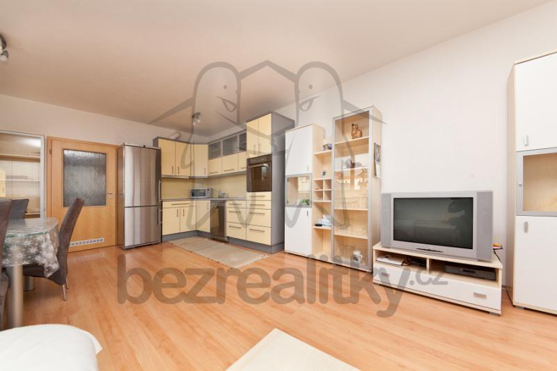 Prenájom bytu 3-izbový 84 m², Osadní, Praha, Praha