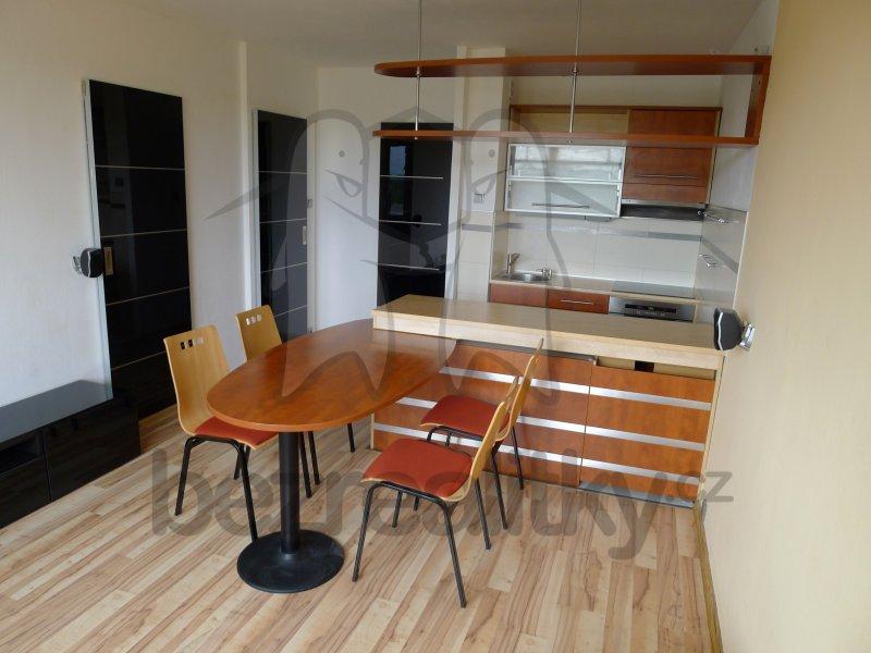 Prenájom bytu 2-izbový 42 m², Vazovova, Praha, Praha