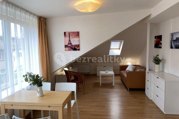 Prenájom bytu 3-izbový 57 m², Průchova, 