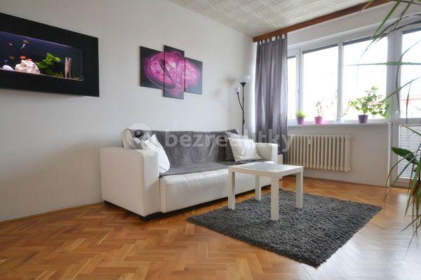 Prenájom bytu 2-izbový 64 m², Hillebrantova, 