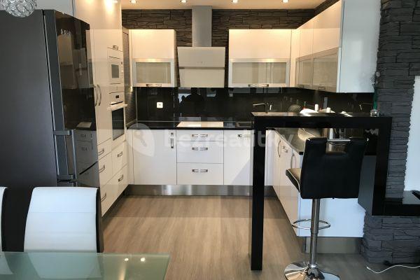 Prenájom bytu 4-izbový 86 m², Vršovická, Praha