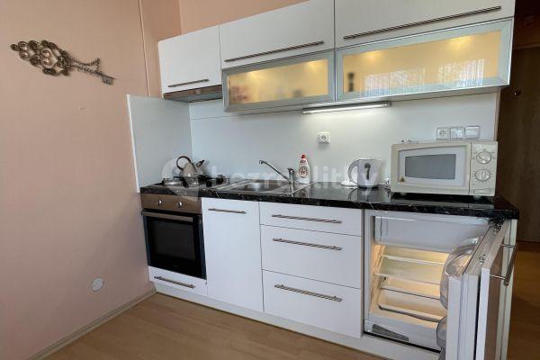 Prenájom bytu 1-izbový 36 m², Jihlavská, 