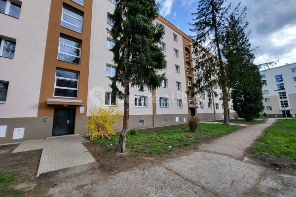 Prenájom bytu 2-izbový 52 m², Školská, 