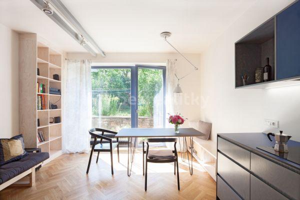 Prenájom bytu 2-izbový 45 m², Pod dvorem, Praha