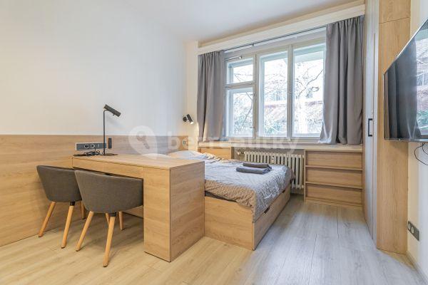 Prenájom bytu 1-izbový 25 m², Stroupežnického, Praha