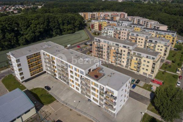 Prenájom bytu 1-izbový 36 m², Adolfa Opálky, Pardubice