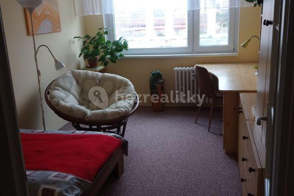 Prenájom bytu 4-izbový 80 m², Husníkova, Praha, Praha