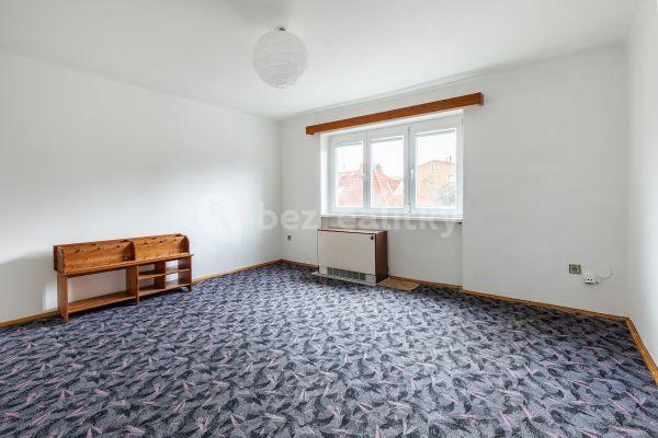 Predaj bytu 3-izbový 67 m², Školská, 