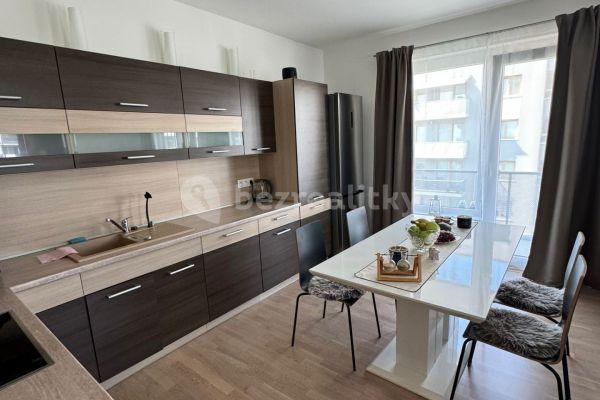 Prenájom bytu 3-izbový 75 m², Saarinenova, Praha