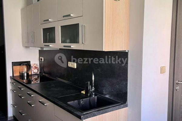 Prenájom bytu 2-izbový 63 m², Stavbařská, Chomutov