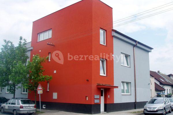 Prenájom bytu 3-izbový 71 m², Ječná, Hradec Králové