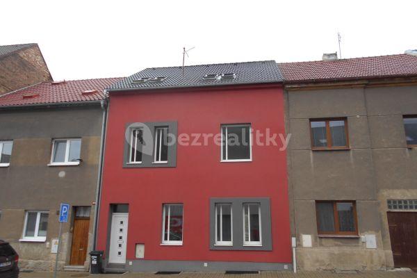 Prenájom bytu 2-izbový 57 m², Louny, Ústecký kraj