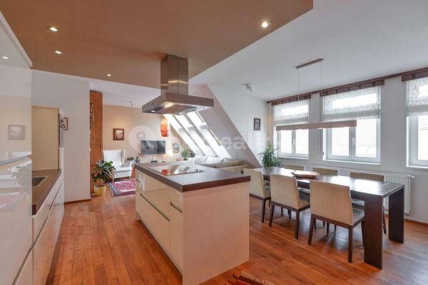 Prenájom bytu 2-izbový 78 m², Varšavská, Praha