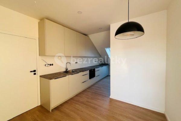 Prenájom bytu 4-izbový 90 m², Budějovická, Praha