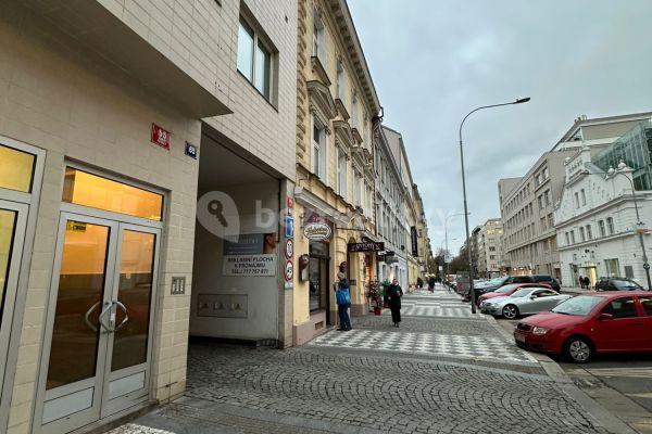 Prenájom bytu 2-izbový 36 m², Křižíkova, Praha